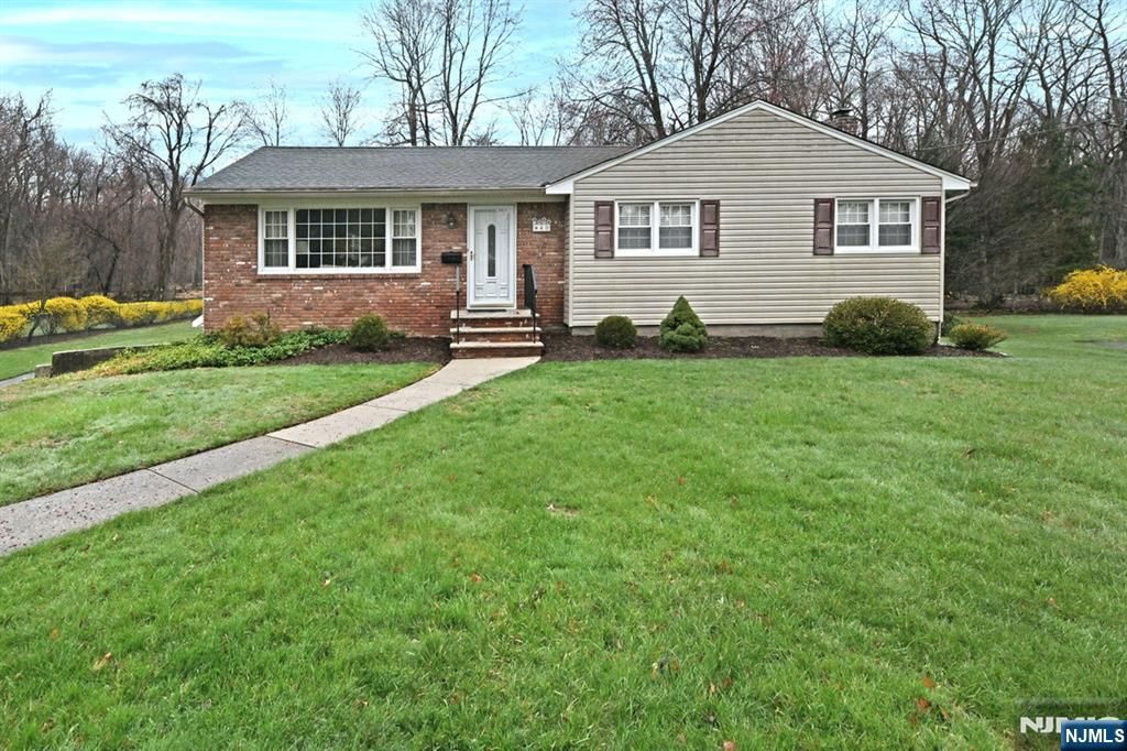 Photo of 40 Woodside Road, Wyckoff, NJ 07481 (MLS # 26010988)