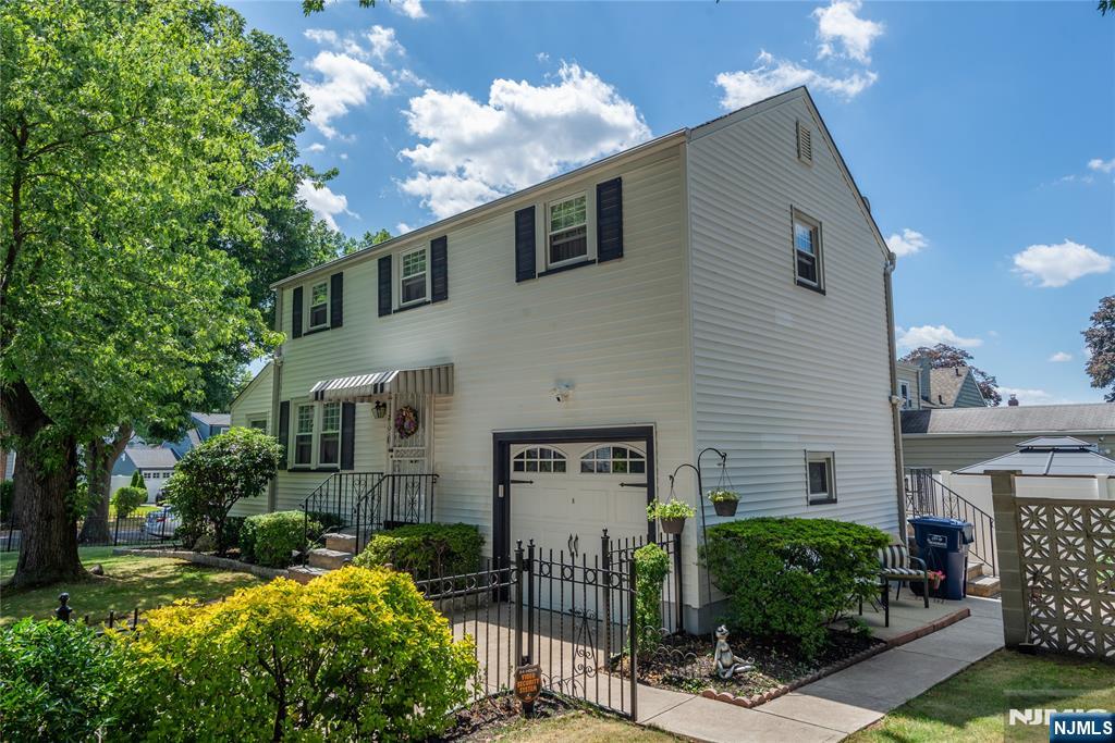 55 Rowland Avenue
