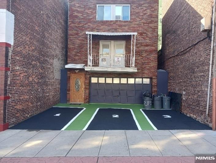 1215 Bergenline Avenue, Union City, New Jersey - 11 Bedrooms  
6 Bathrooms  
17 Rooms - 