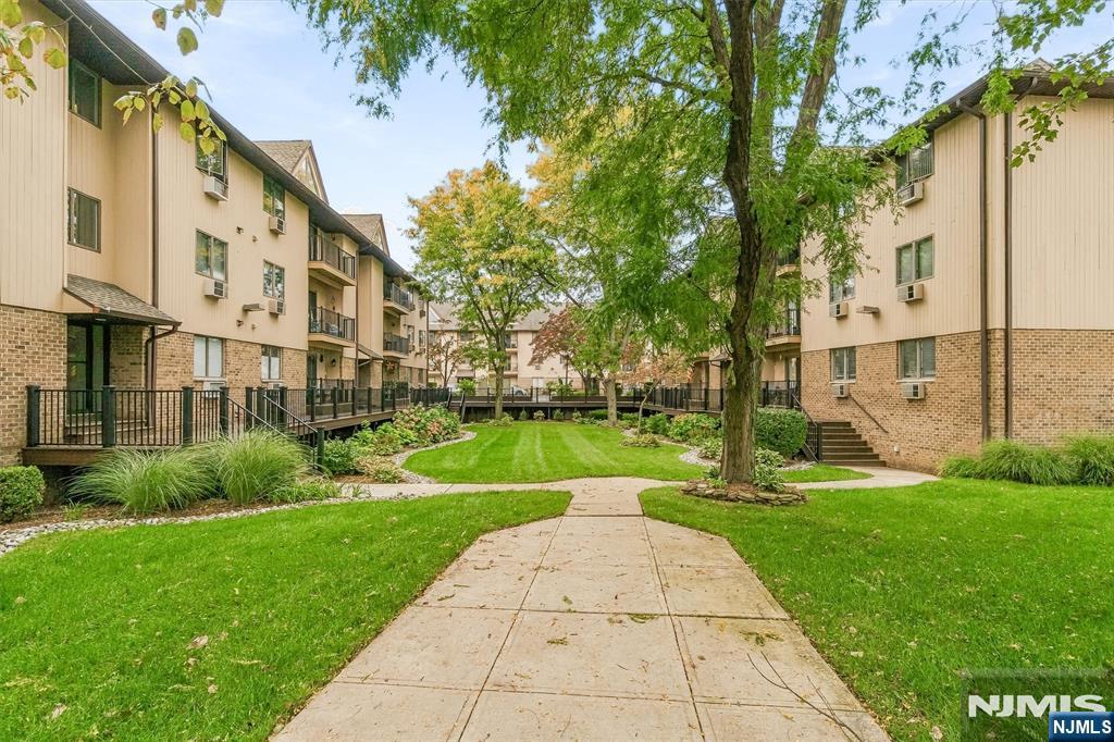651 Riverside B15