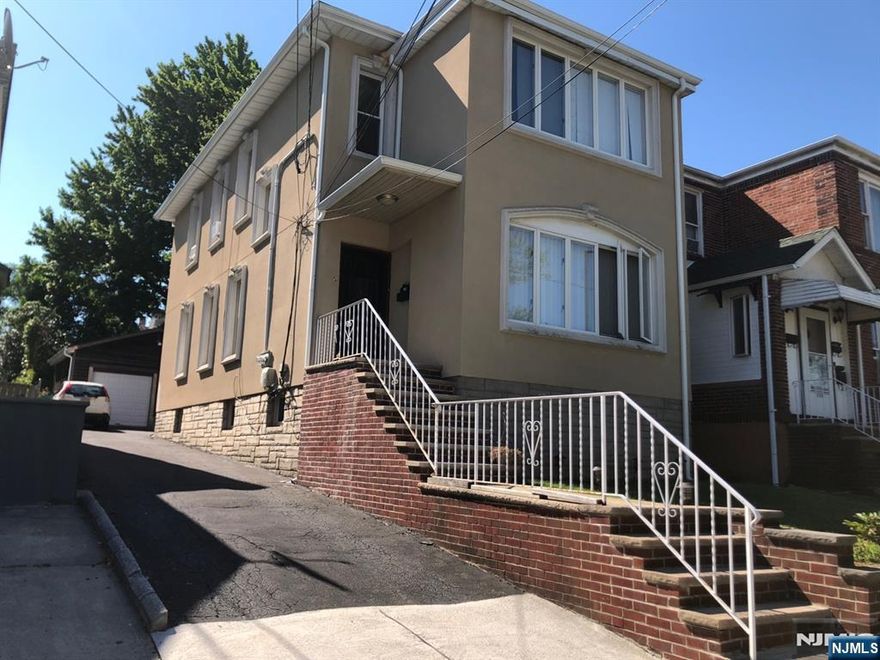 Ready to move-in, nice and cozy 3 bedroom and 1 full bathroom home on 1st floor of 2 family house in quiet residential area of downtown Palisades Park. Very spacious and all hardwood floor. Walking distance to NYC transportation, full amenities of Palisades Park and easy access to major highways. Washer and dryer in the basement, 1 car off street parking and full storage space. tenant separately pays gas, electricity, water and responsible for snow removal.