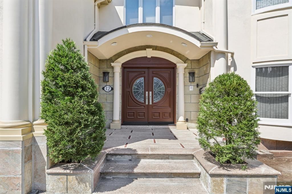 Photo of 12 Summit Street, Englewood Cliffs, NJ 07632 (MLS # 25030924)
