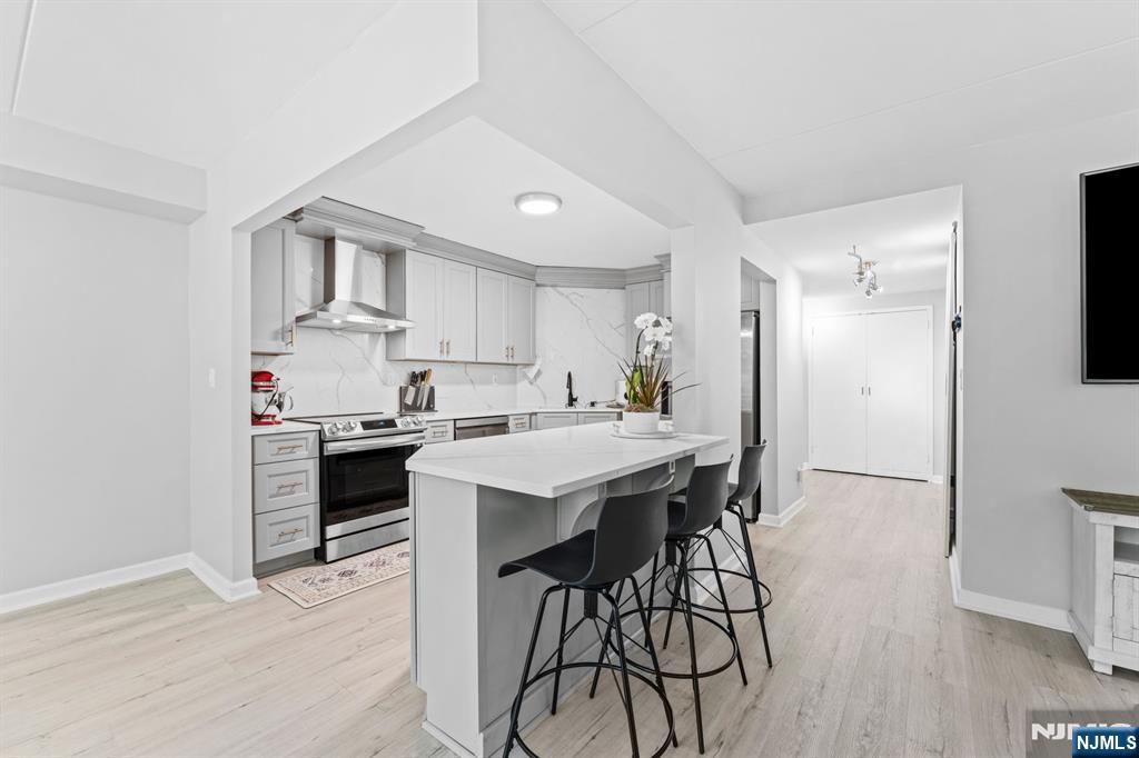 1055 River Road 301