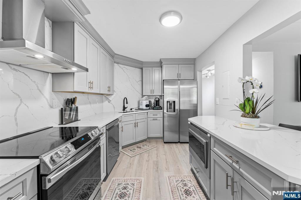 1055 River Road 301