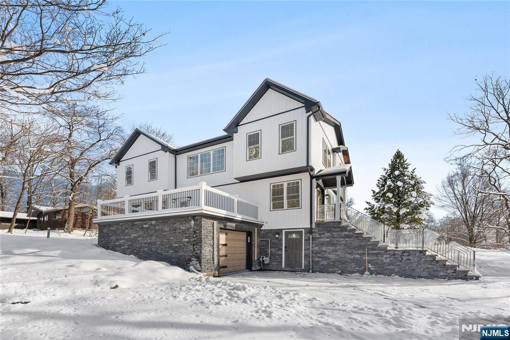 Photo of 10 Old Rifle Camp Road, Woodland Park, NJ 07424 (MLS # 26002291)