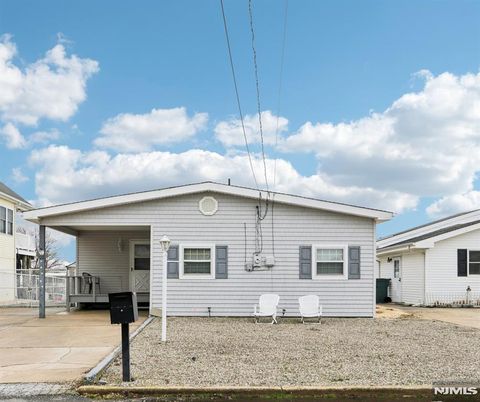 Photo of 21 Lake Michigan Drive, Little Egg Harbor, NJ 08087 (MLS # 26008738)