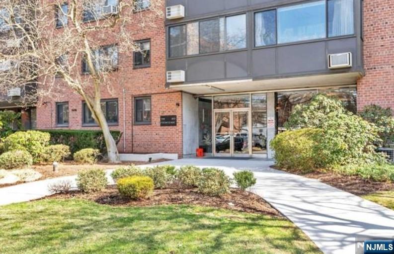 90 Prospect Avenue 10C