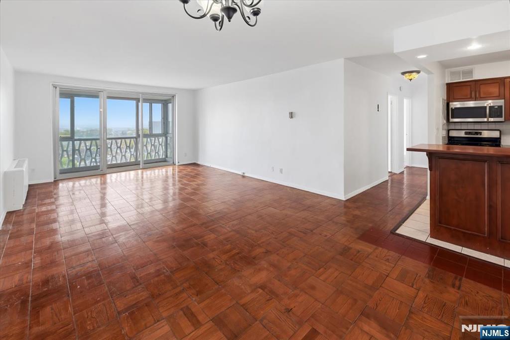 2000 Linwood Avenue 14Y