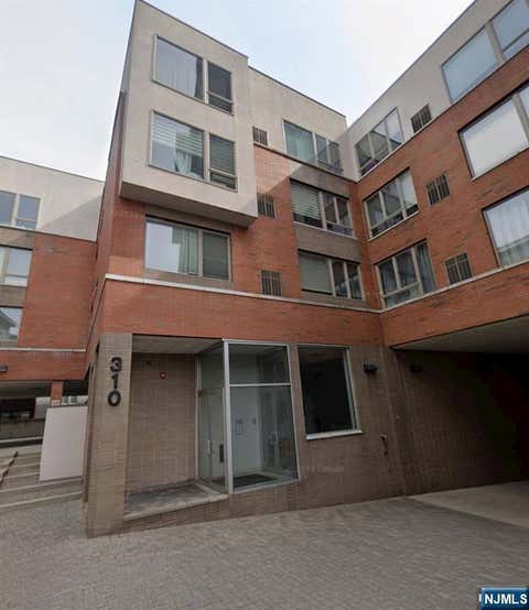 Photo of 310 Cliff LN #2A, Cliffside Park, NJ 07010 (MLS # 26031789)