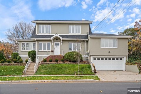 Photo of 74 Kipp Ave, Hasbrouck Heights, NJ 07604 (MLS # 25041713)