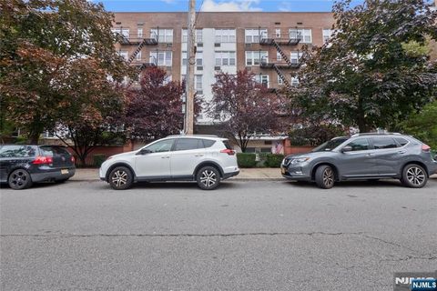 Photo of 2160 Center Ave #1P, Fort Lee, NJ 07024 (MLS # 26003469)