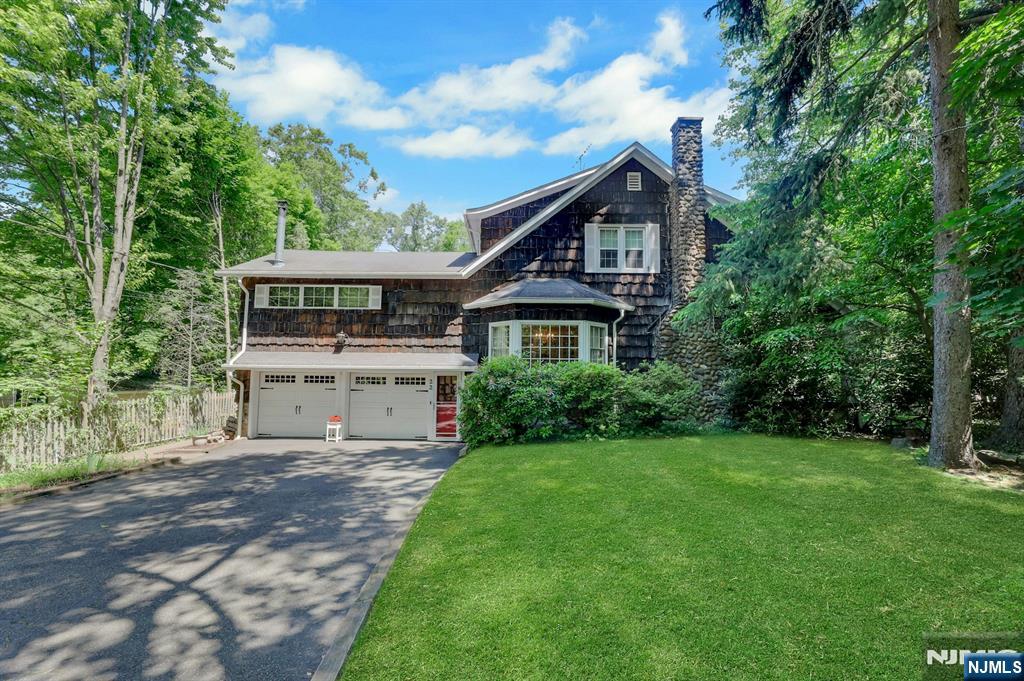 22 Crest Road