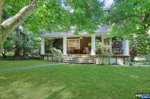 Photo of 22 Crest Road, Hillsdale, NJ 07642 (MLS # 26020493)