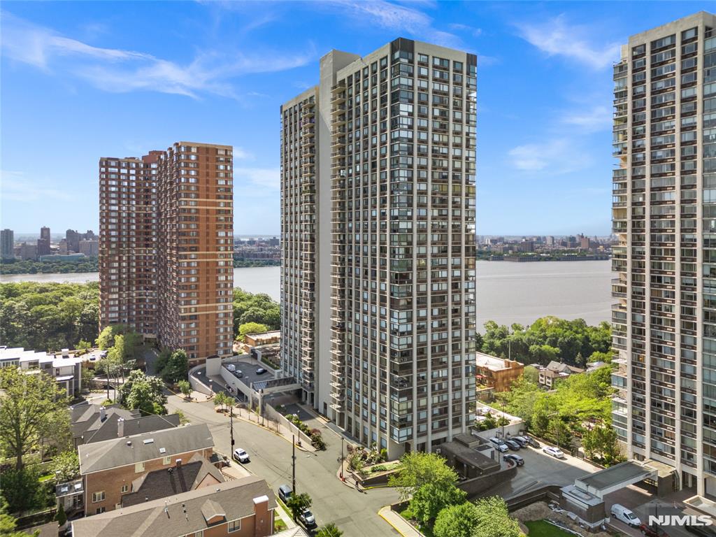 200 Old Palisade Road 21-J