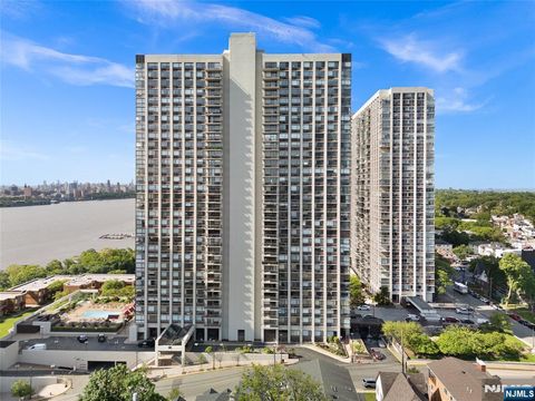 Photo of 200 Old Palisade Road #21-J, Fort Lee, NJ 07024 (MLS # 25014632)