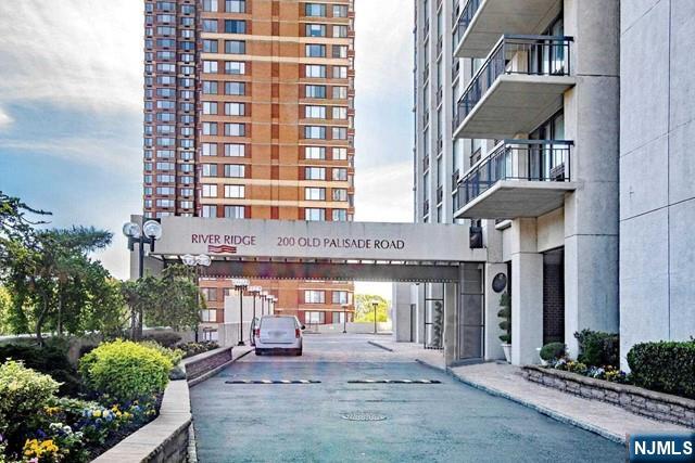 Property for Sale at 200 Old Palisade Road 21-J, Fort Lee, New Jersey - Bedrooms: 1 
Bathrooms: 2  - $560,000