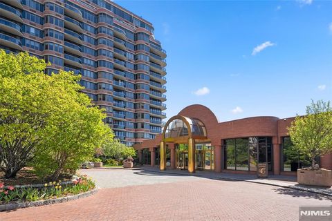 Photo of 100 Carlyle Drive #VP6, Cliffside Park, NJ 07010 (MLS # 26015665)