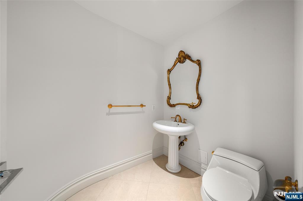 100 Carlyle Drive VP6
