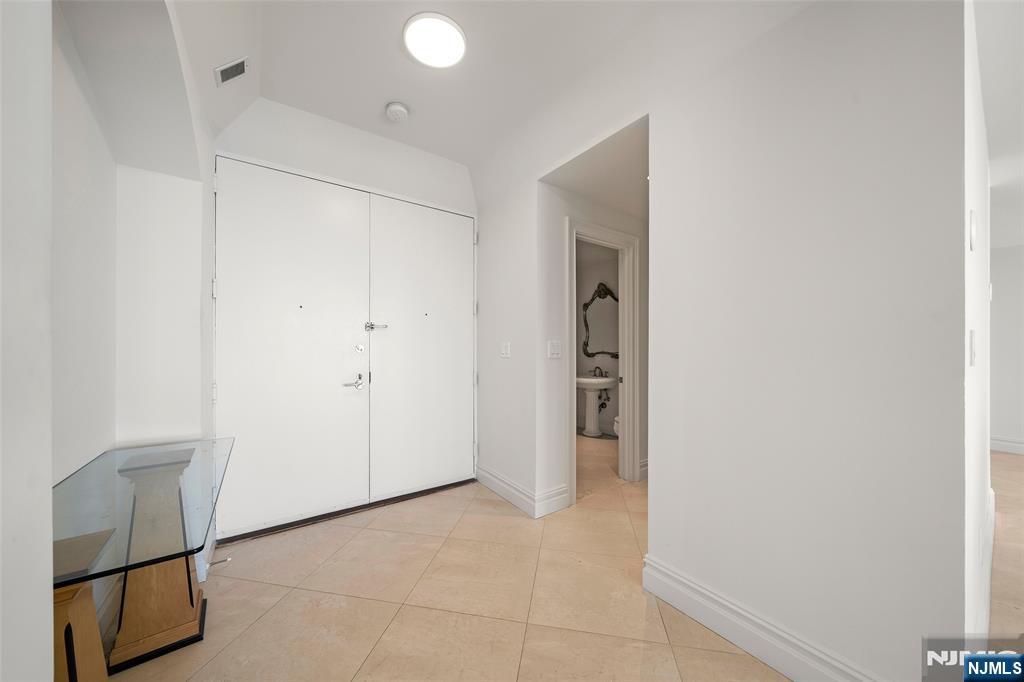 100 Carlyle Drive VP6