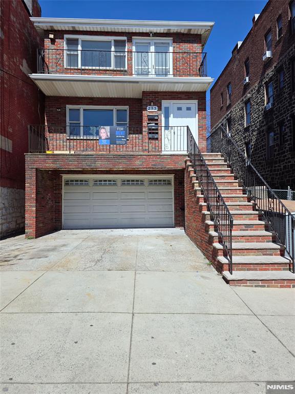 Rental Property at 253 Cliff St, Cliffside Park, New Jersey - Bedrooms: 3 
Bathrooms: 2 
Rooms: 5  - $3,000 MO.
