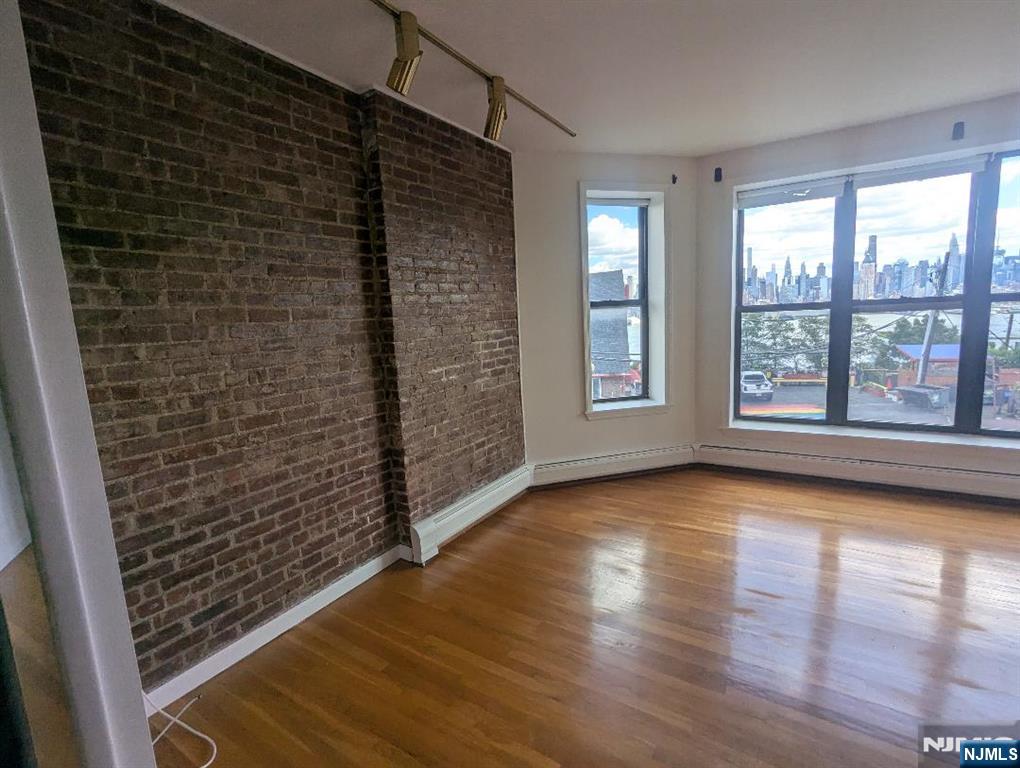 963 Boulevard East 2-3