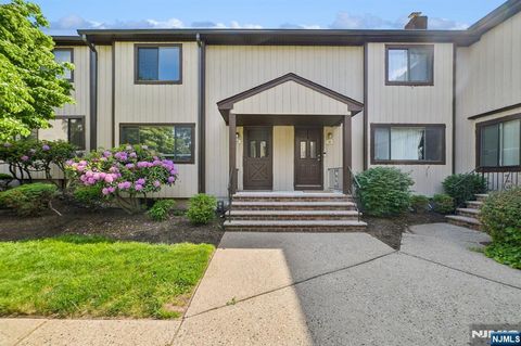 Photo of 38 Park Street #11C, Florham Park Borough, NJ 07932 (MLS # 26007461)