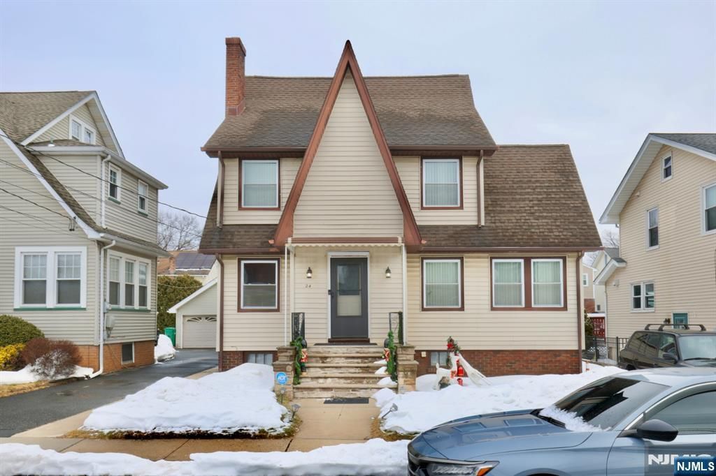 Photo of 24 Hewitt Avenue, Belleville, NJ 07109 (MLS # 26006361)