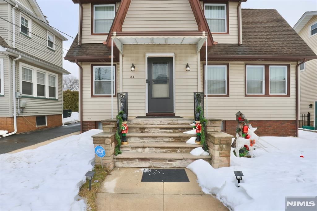 Photo of 24 Hewitt Avenue, Belleville, NJ 07109 (MLS # 26006361)