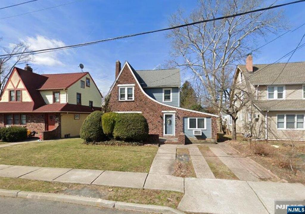 884 Helen Street