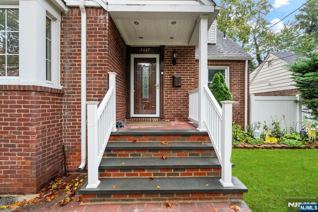 Photo of 1667 Ardsley Court, Teaneck, NJ 07666 (MLS # 25035652)