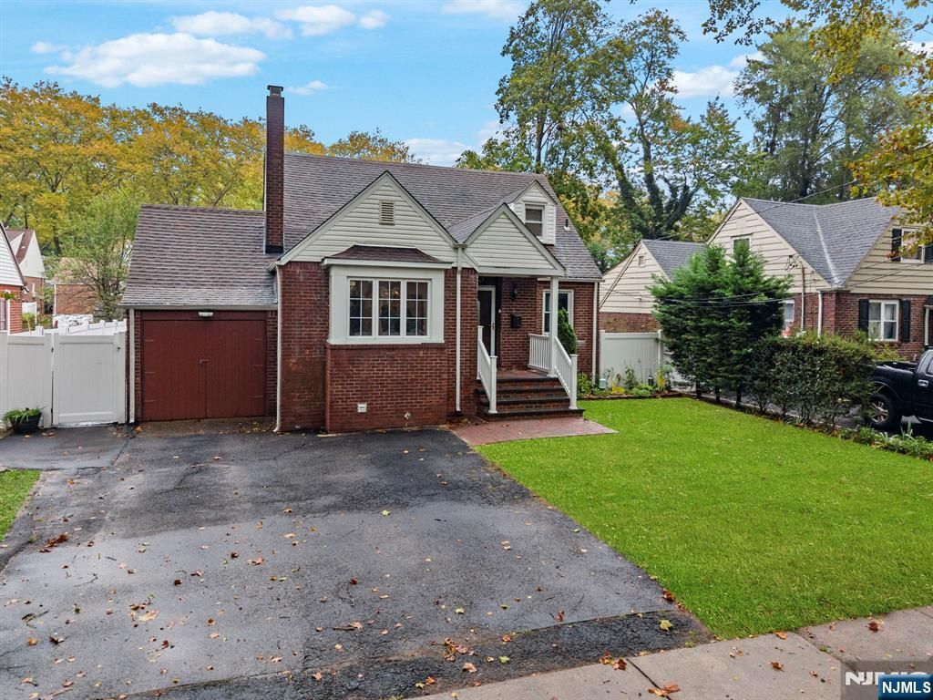 Photo of 1667 Ardsley Court, Teaneck, NJ 07666 (MLS # 25035652)