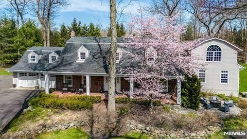 Photo of 202 Chestnut Ridge Road, Saddle River, NJ 07458 (MLS # 26006205)