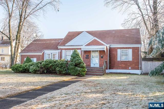 245 Kinderkamack Rd, Emerson, New Jersey - 2 Bedrooms  
1 Bathrooms  
5 Rooms - 