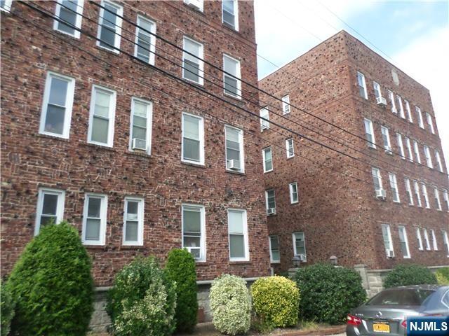 Rental Property at 30 W Harriet Ave 5C, Palisades Park, New Jersey - Bedrooms: 1 
Bathrooms: 1 
Rooms: 3  - $1,800 MO.