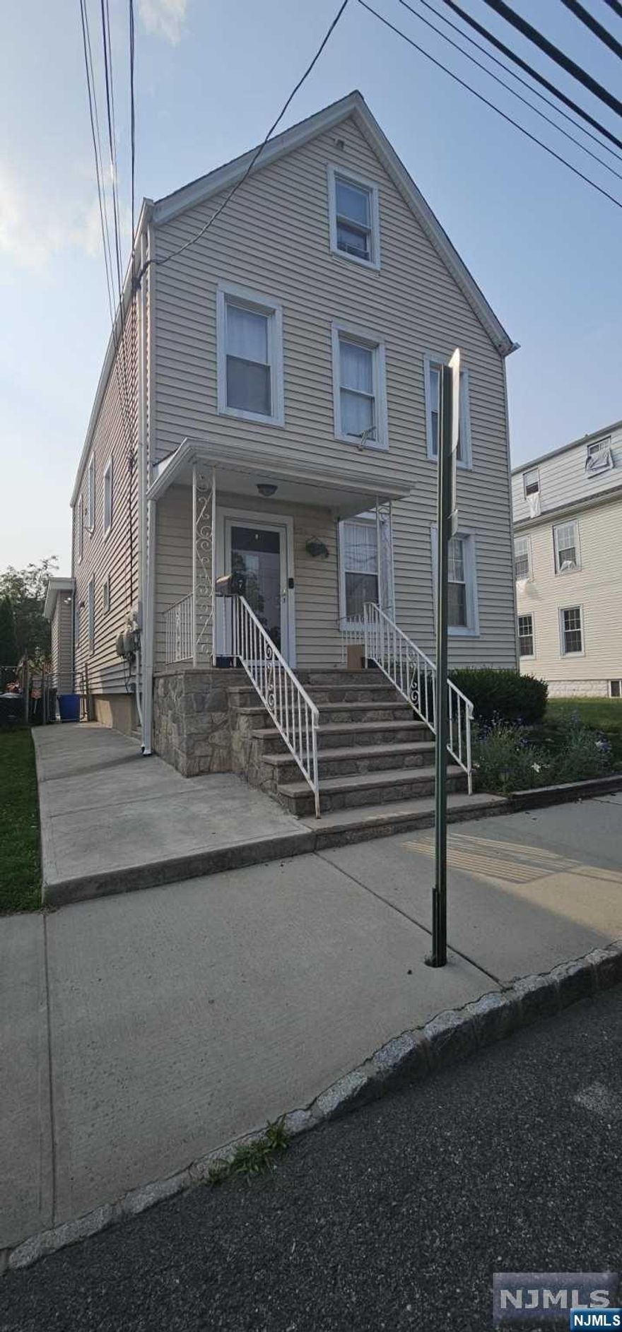 2 Fam house with separate utilities in quiet location near park