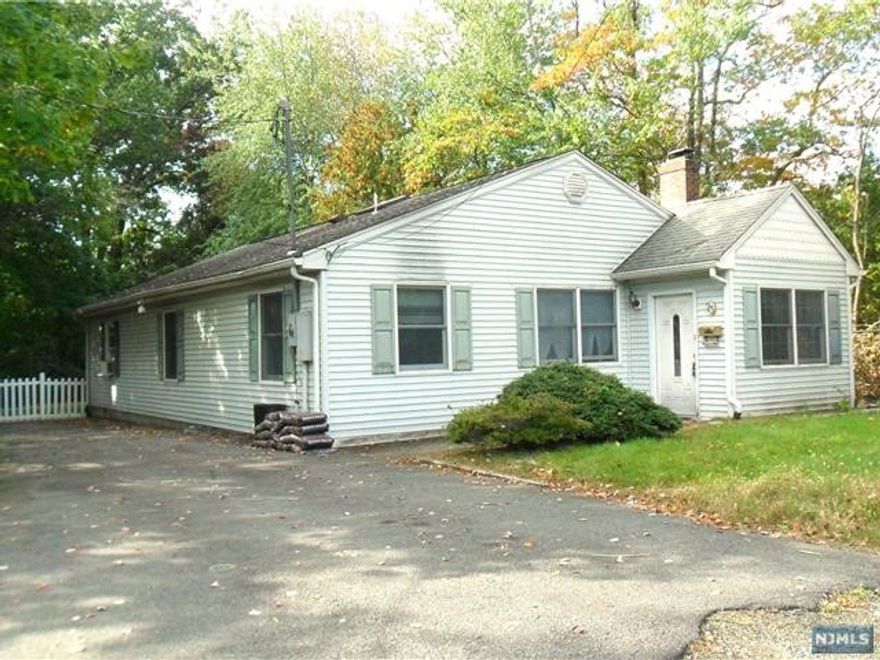 Entry foyer to Living Room/Office,3 BR, EI Kitchen, Good sized Family Room w/vaulted ceiling, Laundry Room, 2 Full Baths, Outside access to partial basement. Approx. 180' deep property. Great starter located at end of cut de sac.