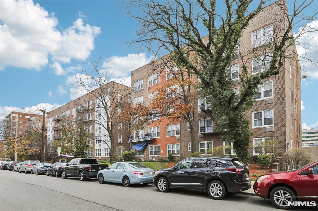 2160 Center Avenue 5N