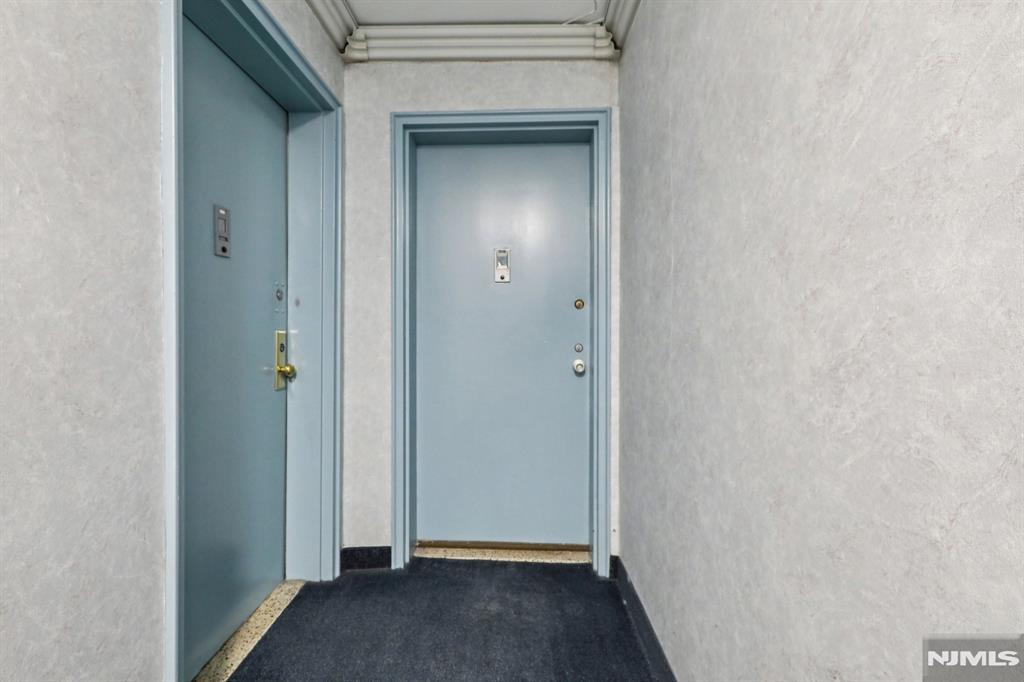 2160 Center Avenue 5N