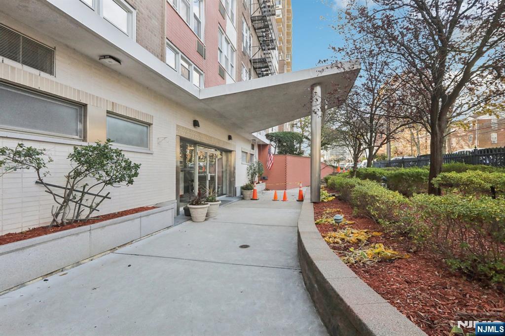 Homes for Sale in Northern NJ | ThisIsRiverEdge.com 2160 Center Avenue 5N