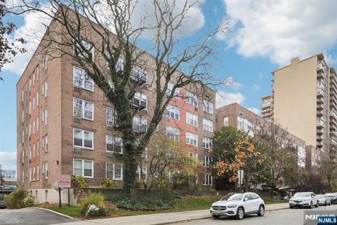 Photo of 2160 Center Avenue #5N, Fort Lee, NJ 07024 (MLS # 25042023)