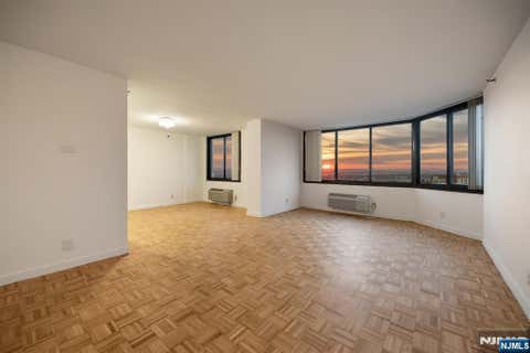 Photo of 1265 15th Street #14C, Fort Lee, NJ 07024 (MLS # 26031076)