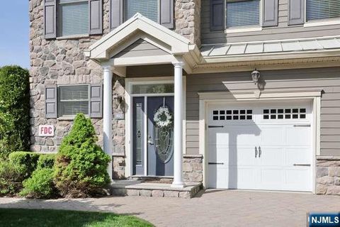 Photo of 802 Whitney Lane, Allendale, NJ 07401 (MLS # 26010933)