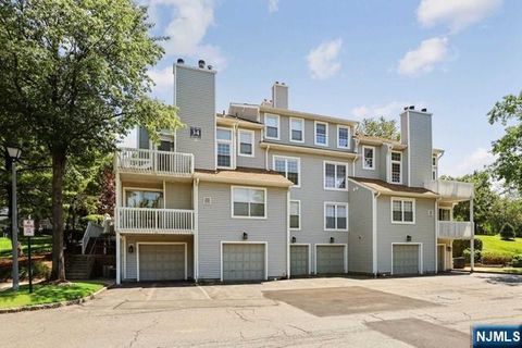 Photo of 1 Quail Ct, Englewood, NJ 07631 (MLS # 26001863)