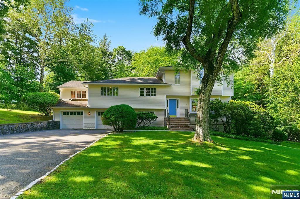 Photo of 1 Winding Way, North Caldwell, NJ 07006 (MLS # 26018049)