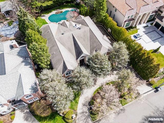 8 Willow Drive