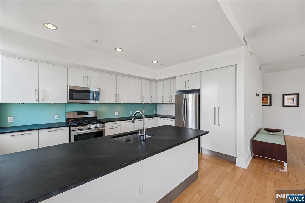 4 Beacon Way PH 1900