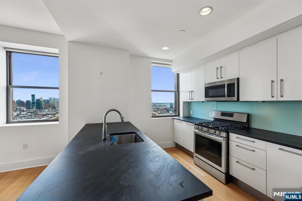 4 Beacon Way PH 1900