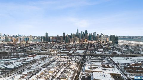 4 Beacon Way PH 1900 Jersey City NJ 07304