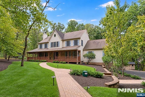 Photo of 931 Vosseller Avenue, Bridgewater, NJ 08836 (MLS # 26039044)