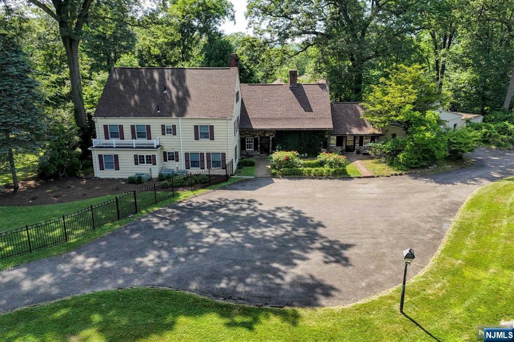 Property for Sale at 66 Thunderhead Place, Mahwah, New Jersey - Bedrooms: 7 
Bathrooms: 10 
Rooms: 17  - $1,999,000